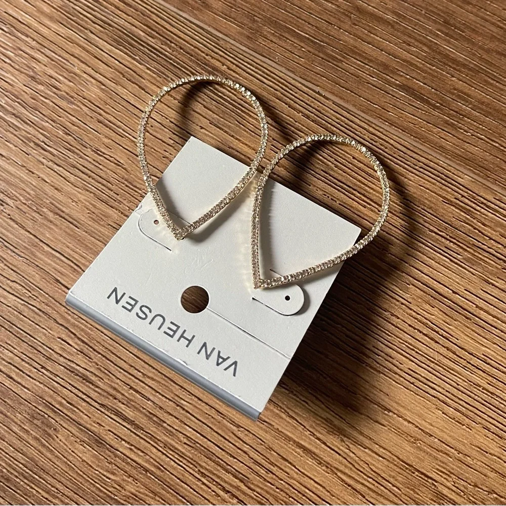 VAN HEUSEN-NWT Gold Tone & CZ Tear Drop Earrimgs - Picture 5 of 8